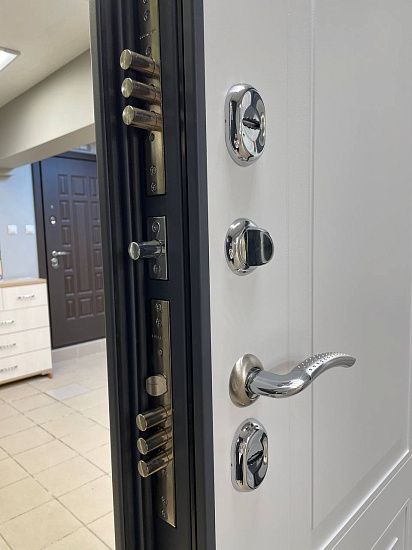 Входная дверь  